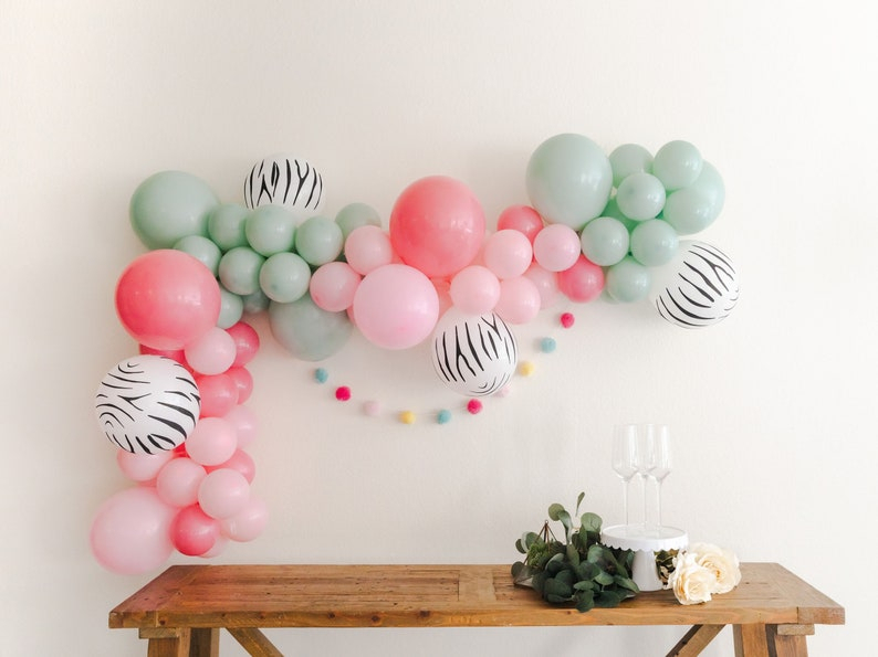 Semi Arco Globos Zebra Rosado Animales Selva Oficina Oferta - Imagen 2